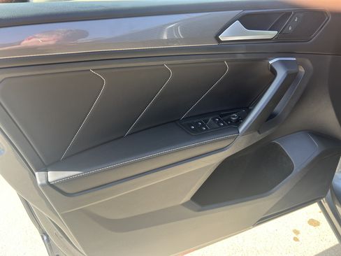 Certified 2023 Volkswagen Tiguan SE FWD image 12