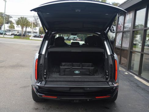 Used 2025 Land Rover Range Rover SE image 34