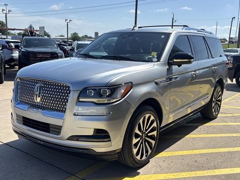 Used 2023 Lincoln Navigator Reserve AWD/4WD image 10
