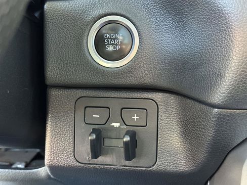 Used 2024 Toyota Tundra Limited image 33