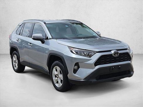 Used 2021 Toyota RAV4 XLE FWD image 3
