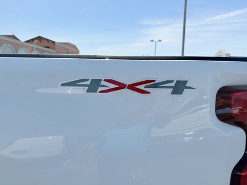 Used 2025 Chevrolet Silverado 2500 LT w/ Convenience Package image 44