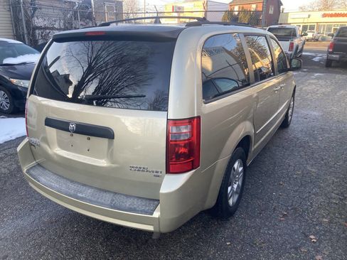 Used 2010 Dodge Grand Caravan SE image 3