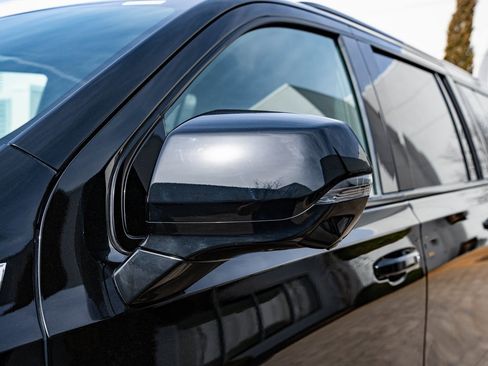 Used 2025 Chevrolet Suburban Z71 w/ Comfort Package image 17