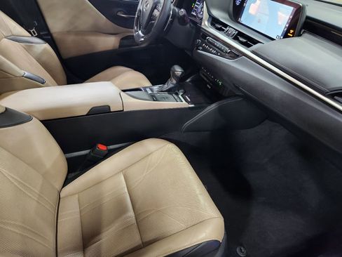 Used 2019 Lexus ES 300h Ultra Luxury w/ Accessory Package 2 FWD image 22