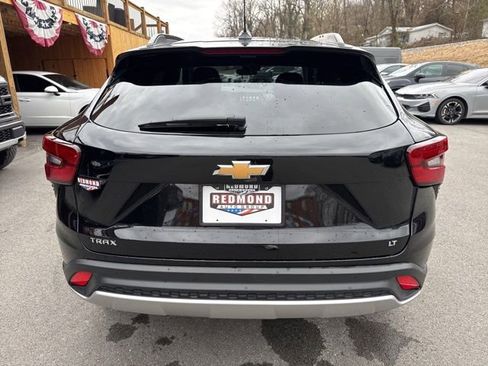 Used 2025 Chevrolet Trax LT image 7
