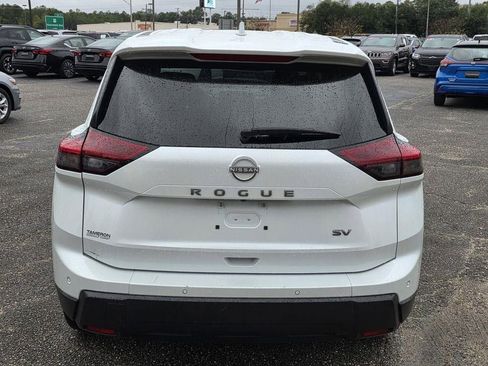 Used 2024 Nissan Rogue SV image 3
