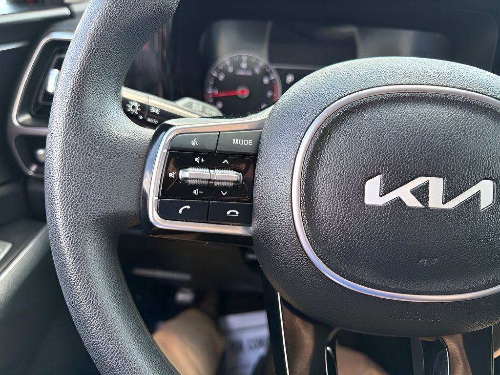 Used 2023 Kia Sorento LX FWD image 24