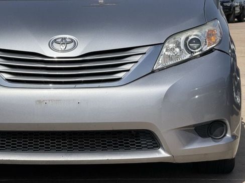 Used 2017 Toyota Sienna LE FWD image 8