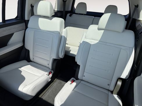 New 2025 Hyundai Santa Fe Calligraphy AWD/4WD image 13