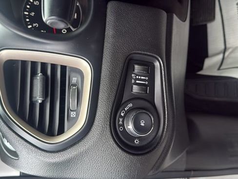 Used 2016 Jeep Renegade Limited AWD/4WD image 16