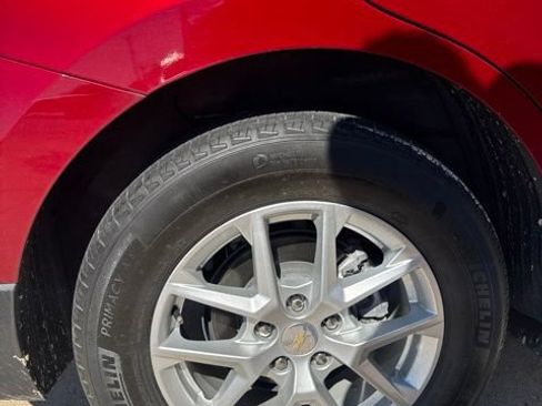 Used 2024 Chevrolet Equinox LT w/ LPO, Floor Liner Package FWD image 3