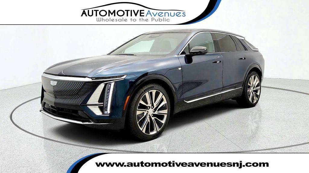 Used 2025 Cadillac Lyriq Luxury w/ LPO, Floor Liner Package AWD/4WD image 1