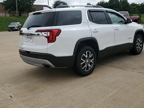Used 2023 GMC Acadia SLT FWD image 8