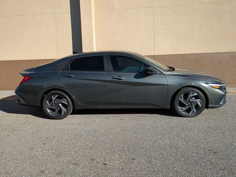 Certified 2025 Hyundai Elantra Sport image 3