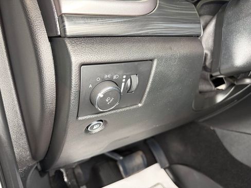 Used 2020 Jeep Grand Cherokee Laredo image 14