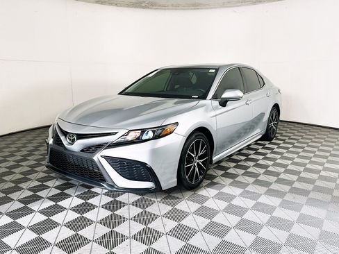 Used 2023 Toyota Camry SE FWD image 7