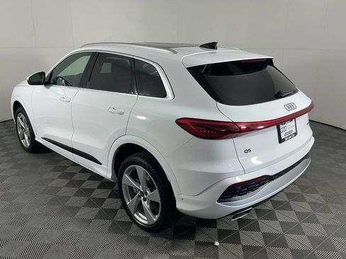 Used 2025 Audi Q5 Premium Plus w/ Premium Plus AWD/4WD image 5
