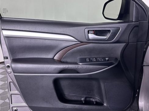 Used 2016 Toyota Highlander XLE image 14