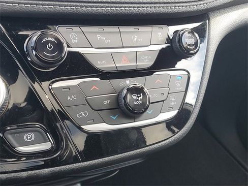 New 2025 Chrysler Pacifica Select image 27