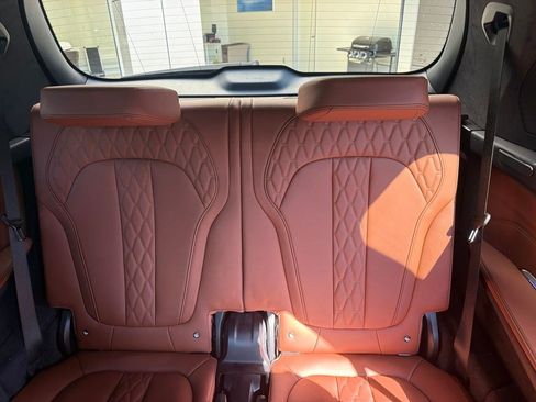 Used 2022 BMW X7 M50i AWD/4WD image 24