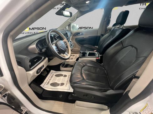Used 2018 Chrysler Pacifica Limited image 9