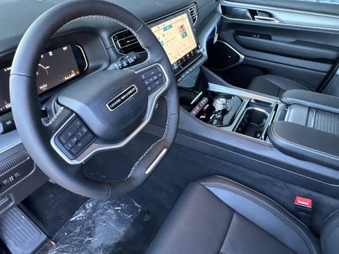 New 2026 Jeep Grand Wagoneer Limited AWD/4WD image 9