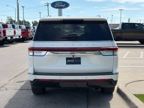 Used 2023 Lincoln Navigator Reserve AWD/4WD image 5