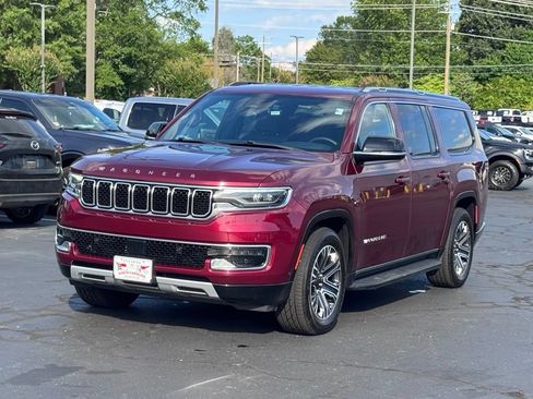Used 2024 Jeep Wagoneer L Series II w/ Flexible Seating Group AWD/4WD image 2