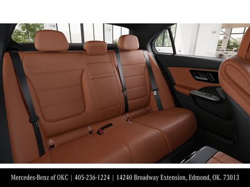 Used 2025 Mercedes-Benz C 300 4MATIC Sedan image 5