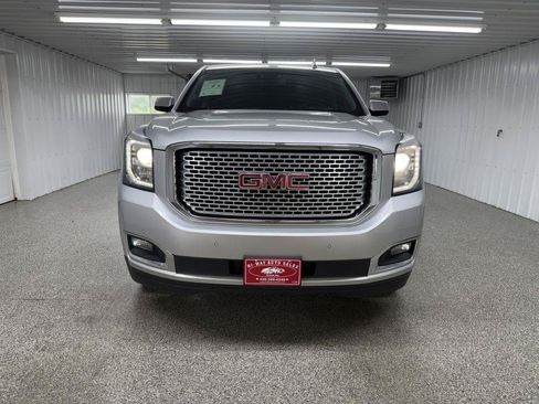 Used 2017 GMC Yukon Denali AWD/4WD image 3