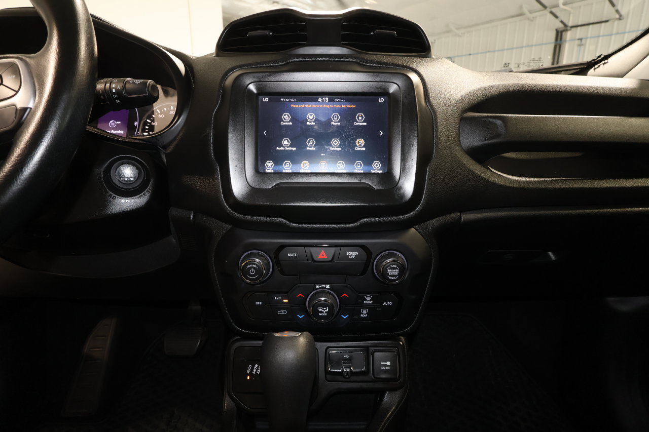 Used 2018 Jeep Renegade Latitude w/ Cold Weather Group AWD/4WD image 10