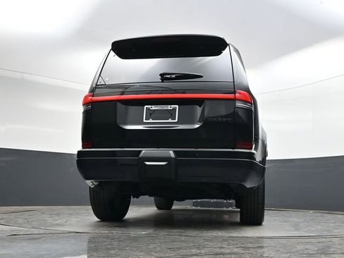 Used 2024 Lexus GX 550 w/ Accessory Package (31) image 33