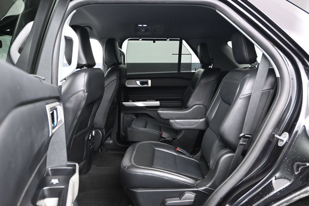 Used 2023 Ford Explorer Limited AWD/4WD image 16