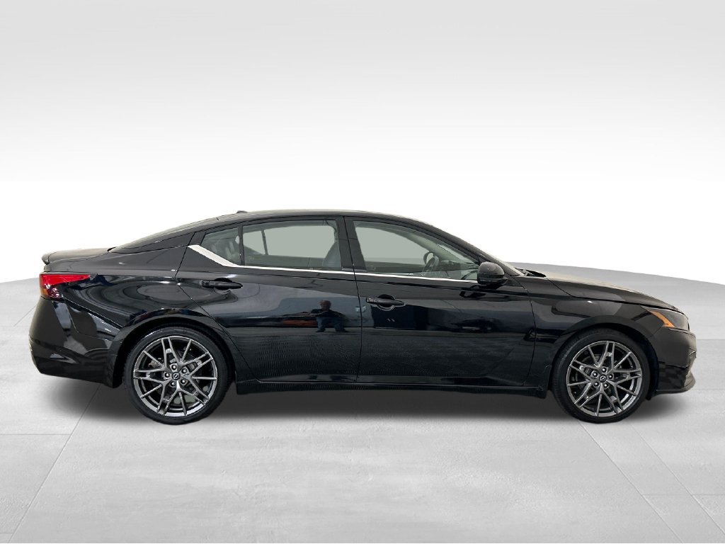 Used 2023 Nissan Altima 2.0 SR FWD image 7