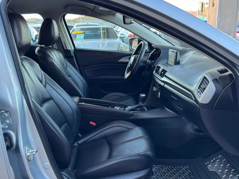 Used 2018 MAZDA MAZDA3 Touring FWD image 11