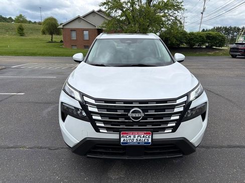 Used 2024 Nissan Rogue SV w/ SV Premium Package AWD/4WD image 8