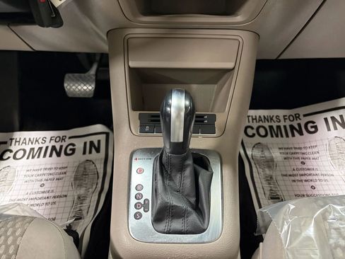 Used 2011 Volkswagen Tiguan S image 37