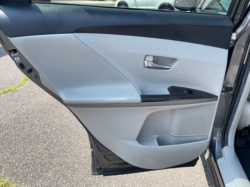 Used 2014 Toyota Venza LE FWD image 15