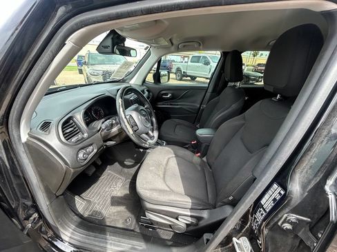 Used 2018 Jeep Renegade Altitude FWD image 11