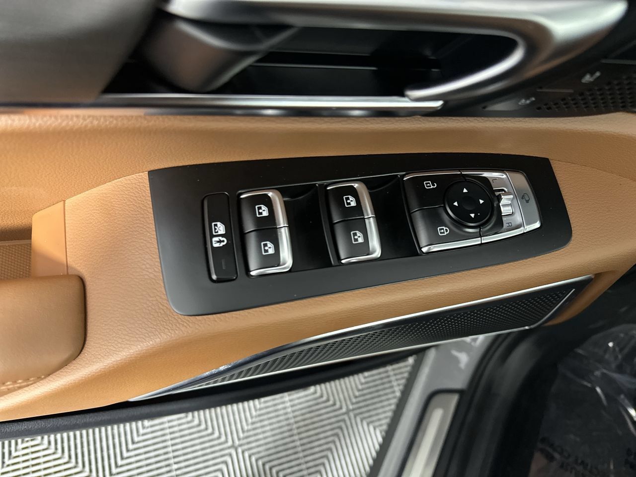 Certified 2025 Kia Telluride SX X-Line AWD/4WD image 3