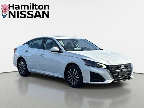 Used 2023 Nissan Altima 2.5 SV w/ SV Premium Package image 1
