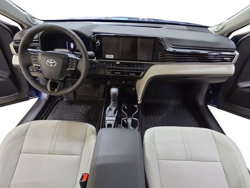 Used 2025 Toyota Camry XLE image 11