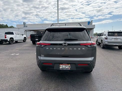 Used 2025 Nissan Pathfinder SV FWD image 4