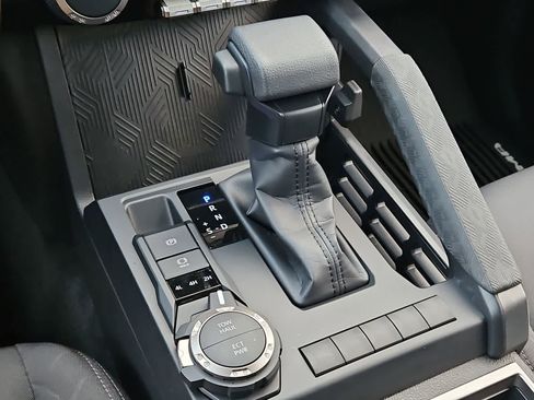 Used 2026 Toyota Tacoma SR5 image 31