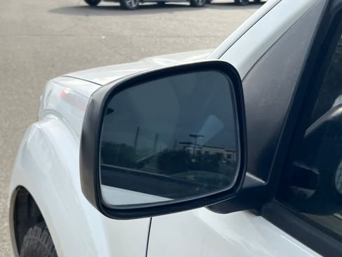 Used 2019 Nissan Frontier SV image 19