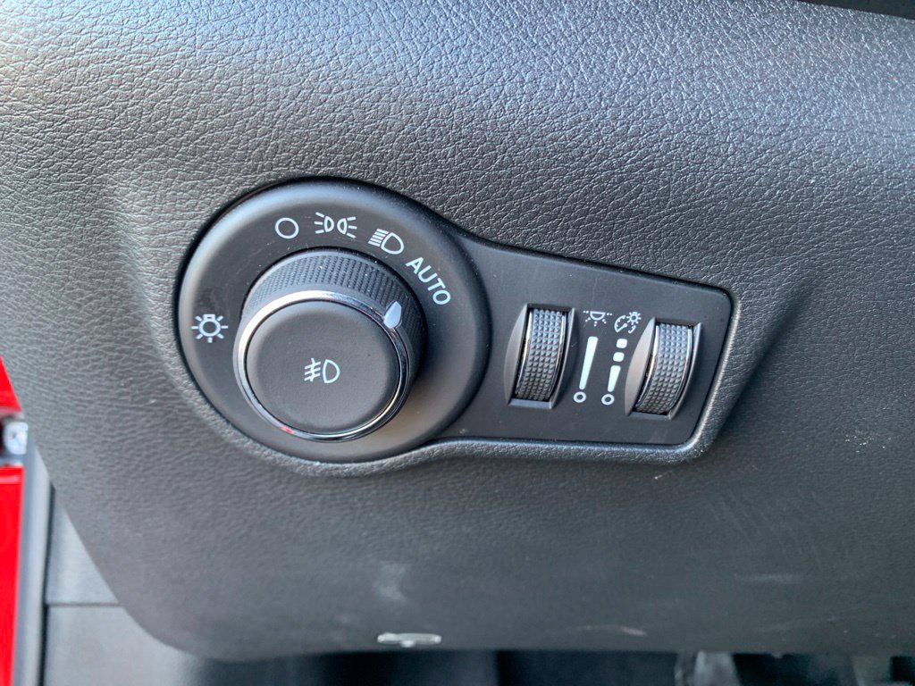 Used 2025 Jeep Compass Trailhawk AWD/4WD image 39