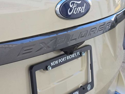 Used 2018 Ford Explorer XLT w/ Equipment Group 202A image 13