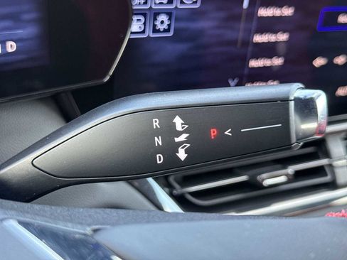Used 2025 Chevrolet Equinox EV RS FWD image 21