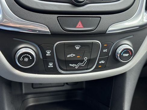 Used 2020 Chevrolet Equinox LS FWD image 21